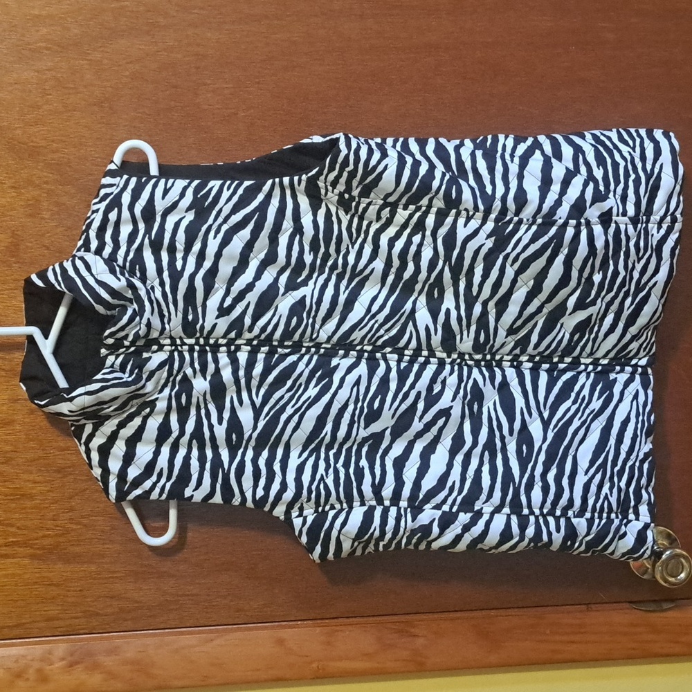 Jones New York Sport Reversible Zebra Print/Black Vest Size Medium